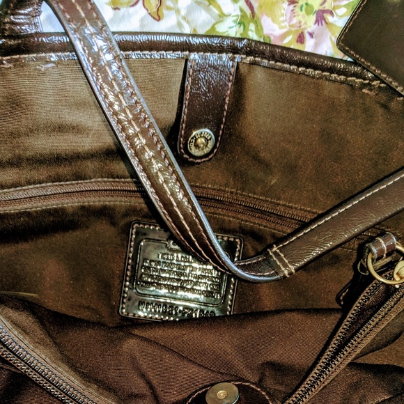 Lot of 2 Authentic Coach purse and wristlet - Picture 4 of 4